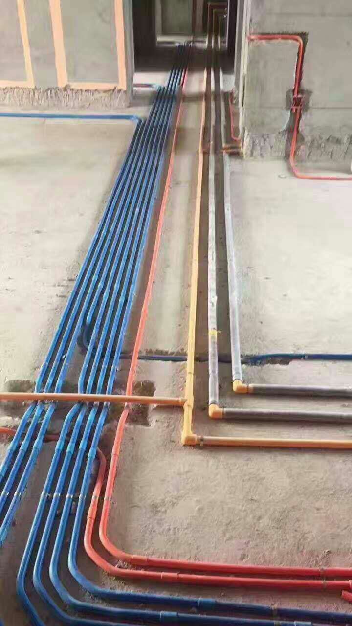 東莞萬潤廣場裝修新房開工現(xiàn)場之水電工程